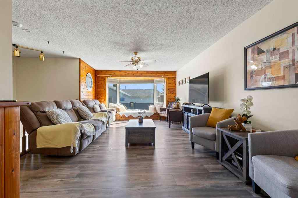 MLS® A2260710 - 1018 10 Avenue SE in Emerson Lake Estates High River, Residential