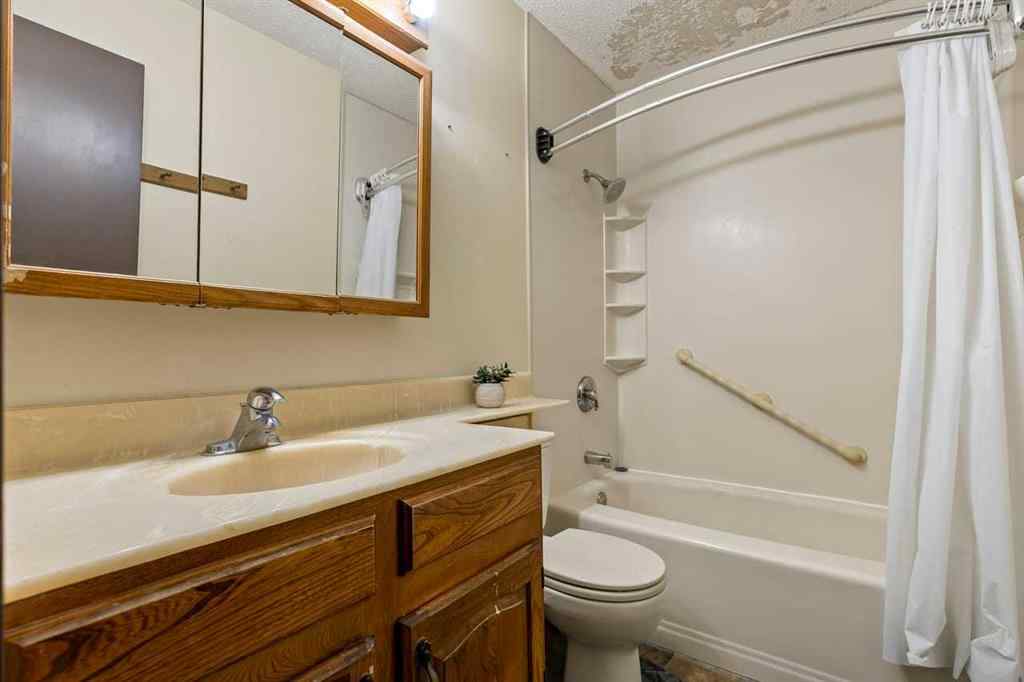 MLS® A2260710 - 1018 10 Avenue SE in Emerson Lake Estates High River, Residential