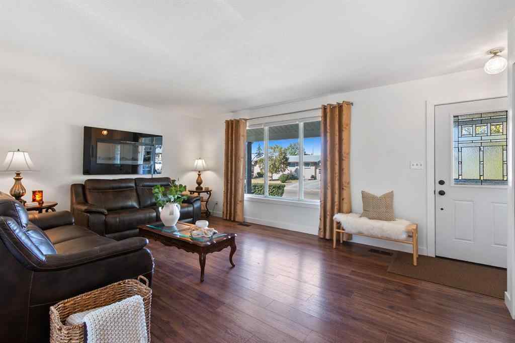 MLS® A2260717 - 5445 56 Street  in NONE Olds, Residential