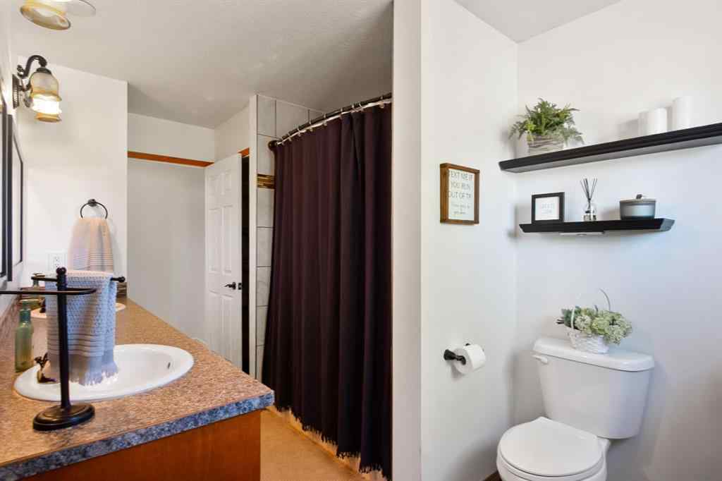 MLS® A2260717 - 5445 56 Street  in NONE Olds, Residential