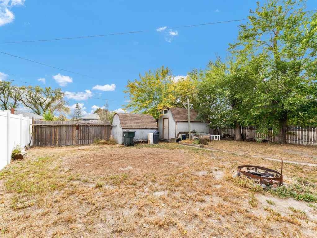 MLS® A2260718 - 261 4 Street SW in SW Hill Medicine Hat, Residential