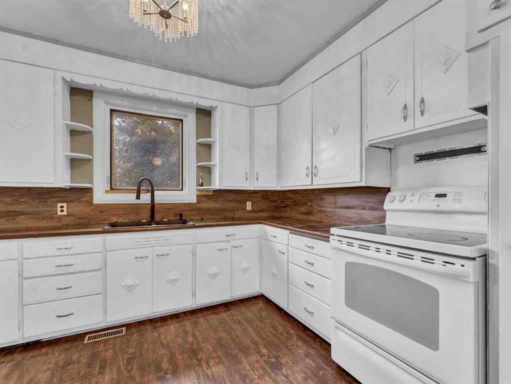 MLS® A2260718 - 261 4 Street SW in SW Hill Medicine Hat, Residential