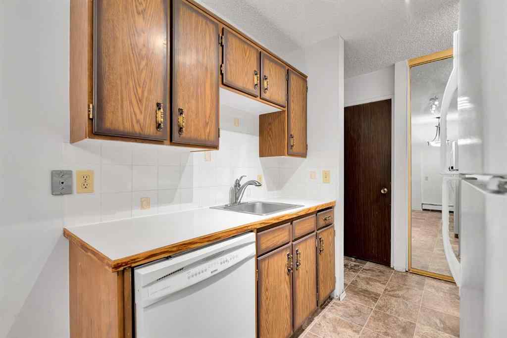 MLS® A2260720 - Unit #2106 4001B 49 Street NW in Varsity Calgary, Residential