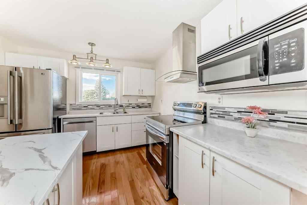 MLS® A2260723 - 35 Ray Avenue  in Rosedale Estates Red Deer, Residential