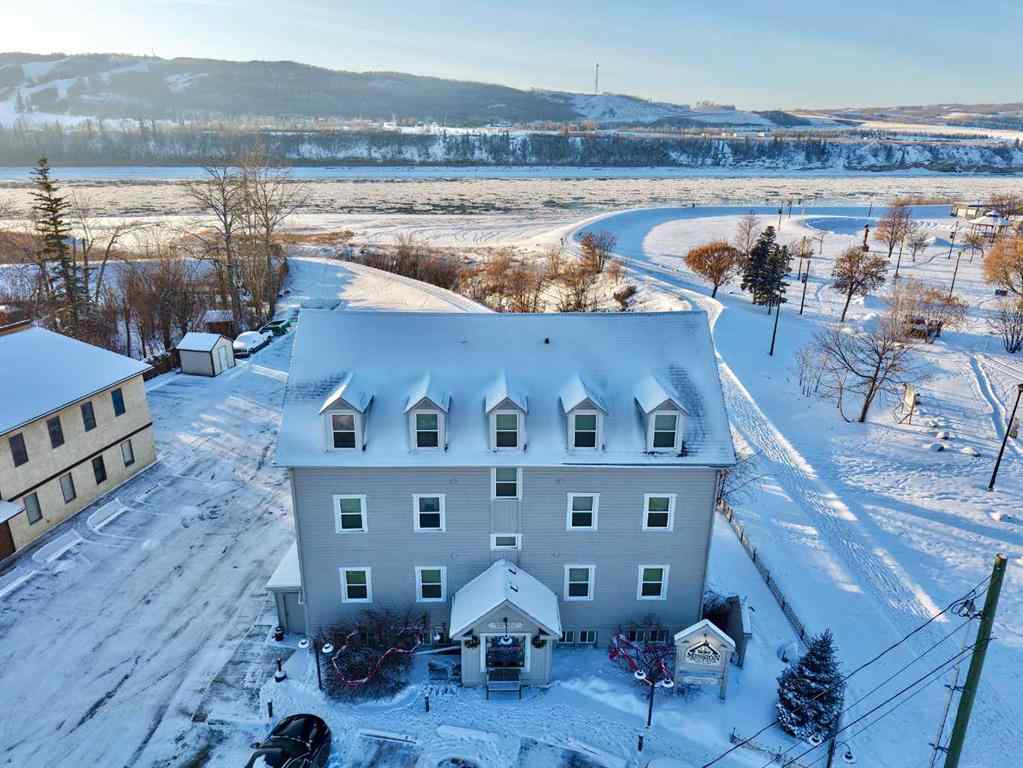 MLS® A2260727 - 10002 98 Street  in Downtown Peace River, Commercial