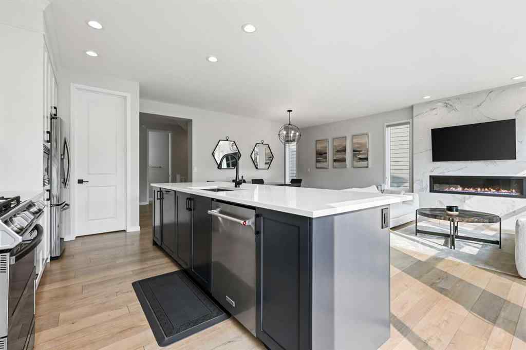 MLS® A2260750 - 186 West Grove Point SW in West Springs Calgary, Residential