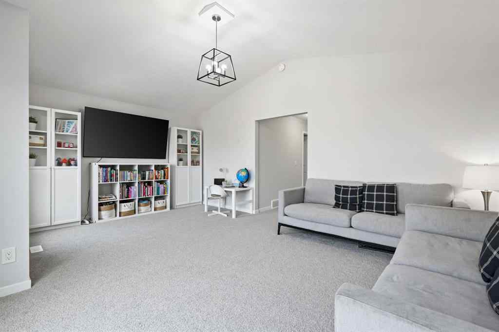 MLS® A2260750 - 186 West Grove Point SW in West Springs Calgary, Residential