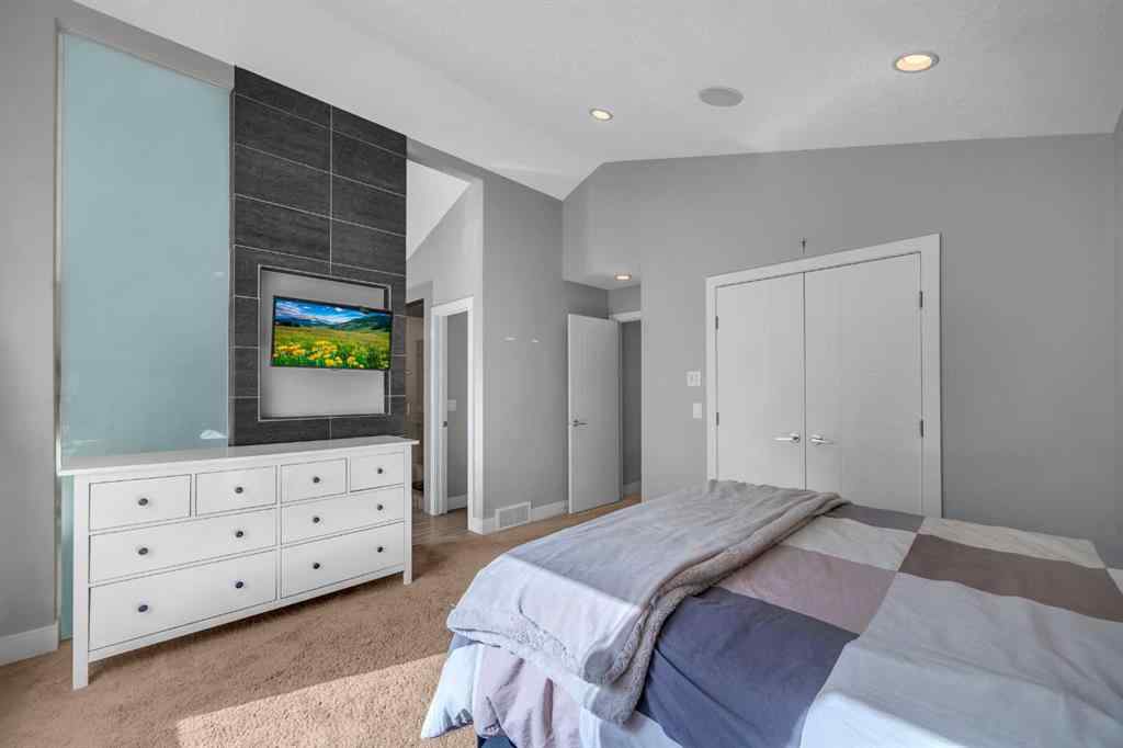 MLS® A2260769 - 724 24 Avenue NW in Mount Pleasant Calgary, Residential