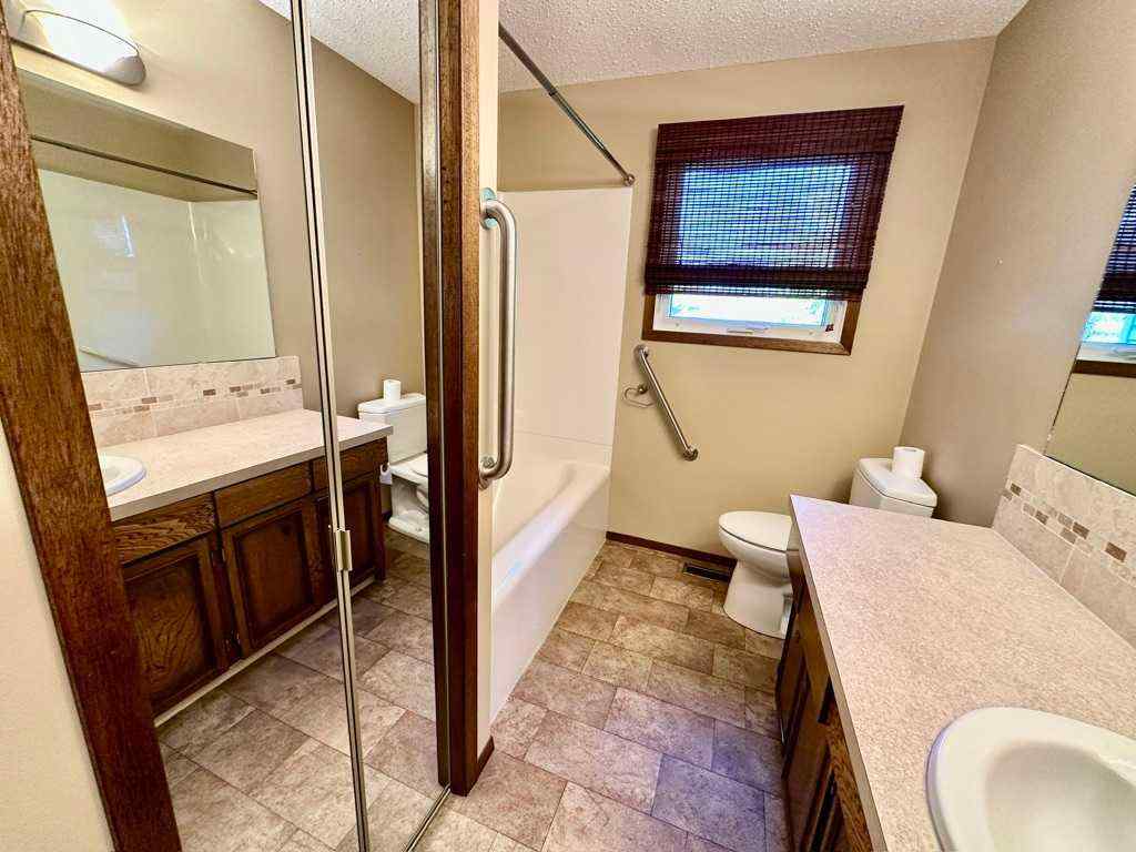 MLS® A2260770 - 2206 41 Street S in Redwood Lethbridge, Residential