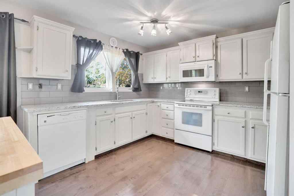 MLS® A2260794 - 4764 Rundlewood Drive NE in Rundle Calgary, Residential