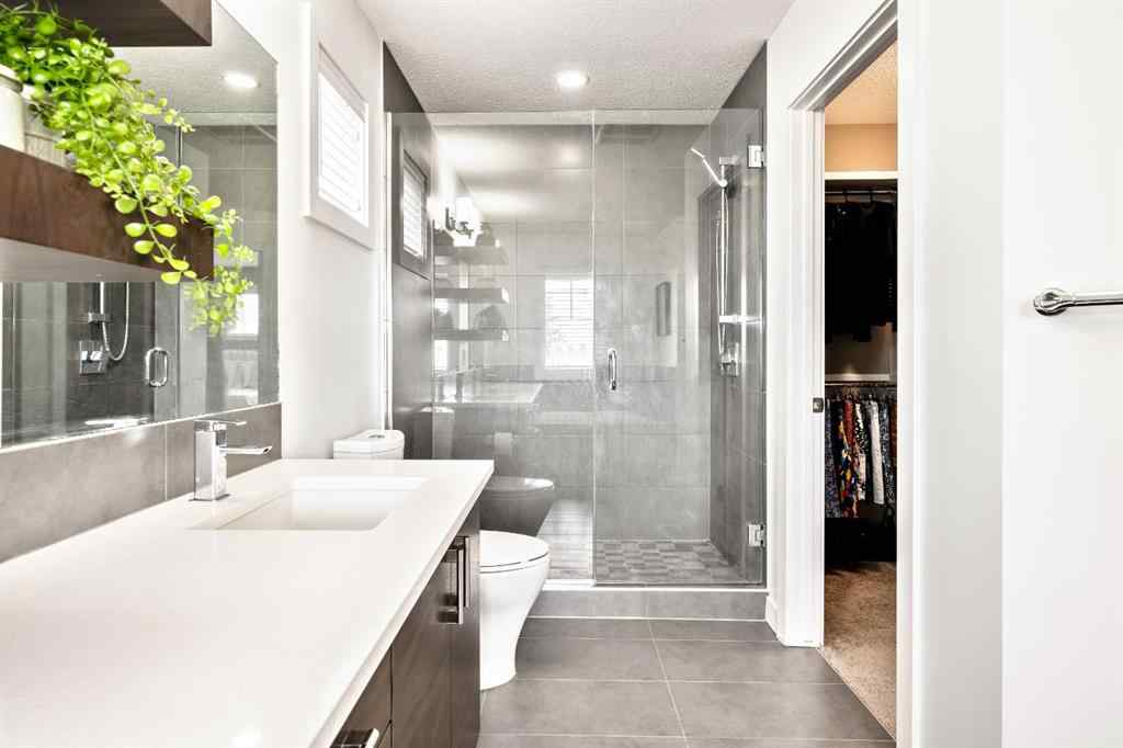 MLS® A2260796 - Unit #4 2428 30 Street SW in Killarney/Glengarry Calgary, Residential