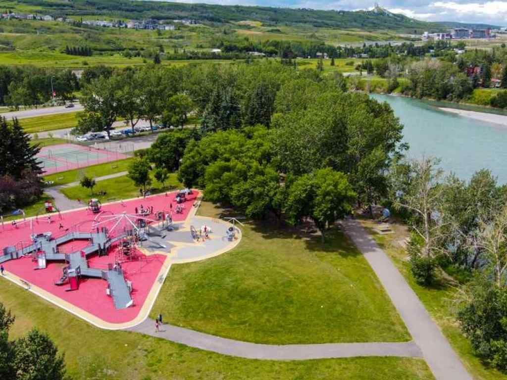 MLS® A2260841 - 8112 Bowness Road NW in Bowness Calgary, Residential