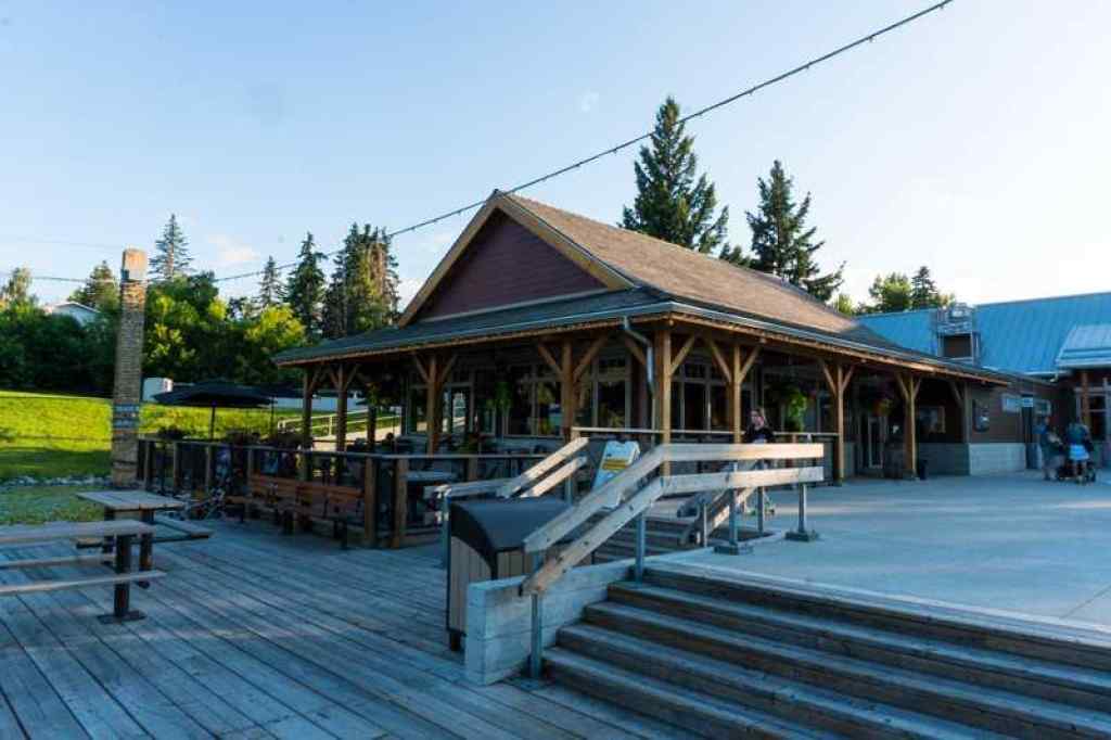 MLS® A2260841 - 8112 Bowness Road NW in Bowness Calgary, Residential