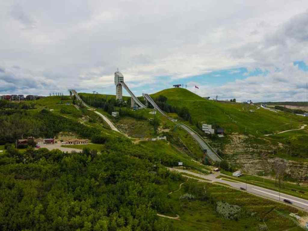 MLS® A2260841 - 8112 Bowness Road NW in Bowness Calgary, Residential