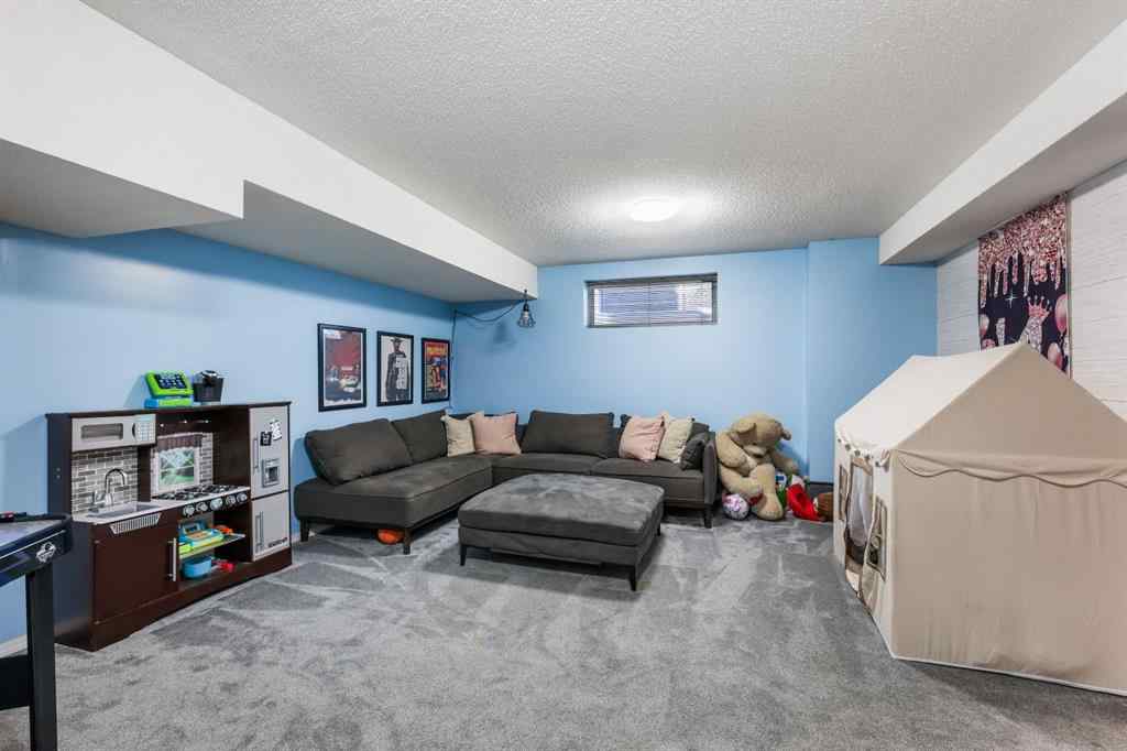 MLS® A2260862 - 3720 Douglas Ridge Way SE in Douglasdale/Glen Calgary, Residential