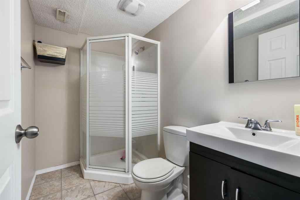 MLS® A2260862 - 3720 Douglas Ridge Way SE in Douglasdale/Glen Calgary, Residential