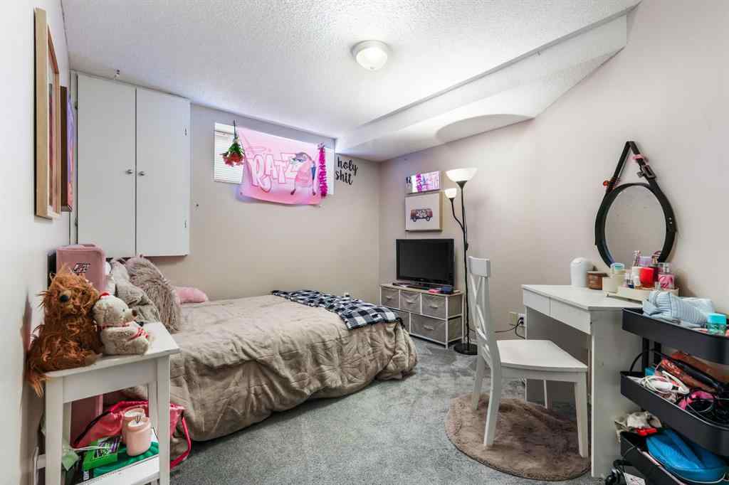 MLS® A2260862 - 3720 Douglas Ridge Way SE in Douglasdale/Glen Calgary, Residential