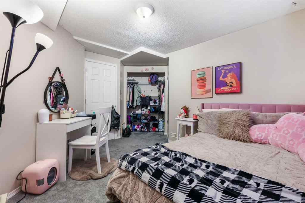 MLS® A2260862 - 3720 Douglas Ridge Way SE in Douglasdale/Glen Calgary, Residential