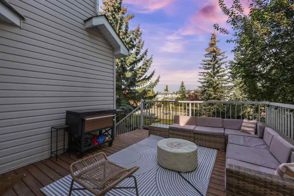 MLS® A2260862 - 3720 Douglas Ridge Way SE in Douglasdale/Glen Calgary, Residential
