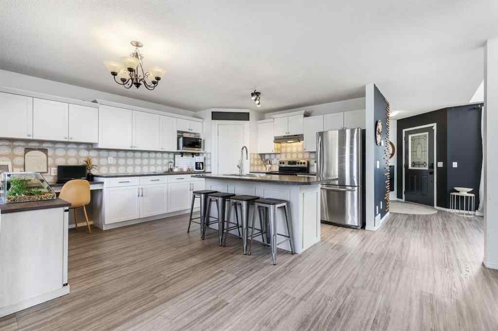 MLS® A2260862 - 3720 Douglas Ridge Way SE in Douglasdale/Glen Calgary, Residential