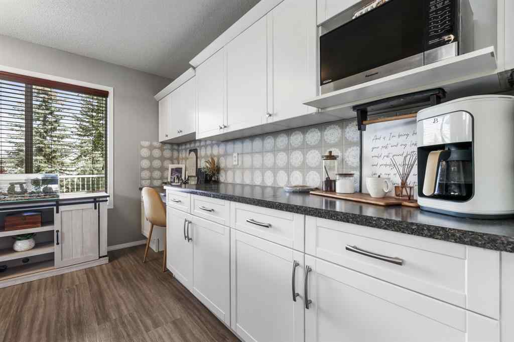 MLS® A2260862 - 3720 Douglas Ridge Way SE in Douglasdale/Glen Calgary, Residential