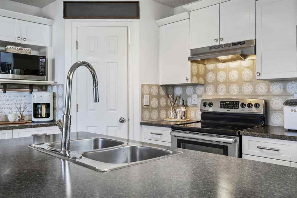 MLS® A2260862 - 3720 Douglas Ridge Way SE in Douglasdale/Glen Calgary, Residential