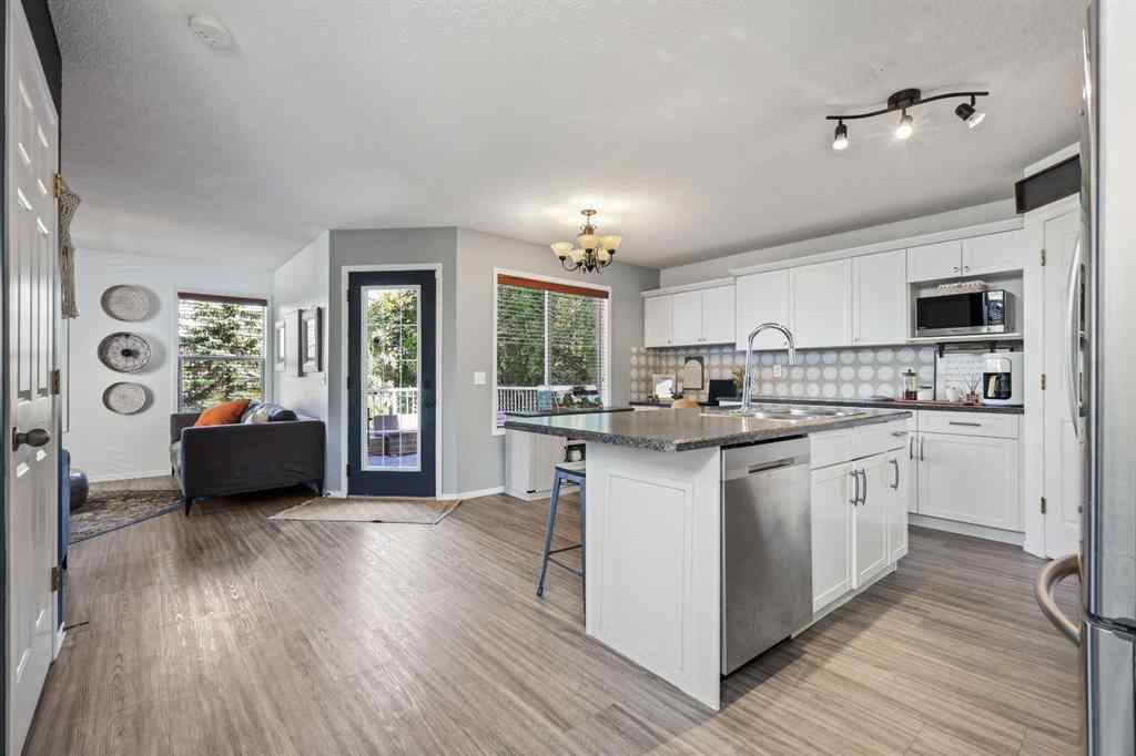 MLS® A2260862 - 3720 Douglas Ridge Way SE in Douglasdale/Glen Calgary, Residential