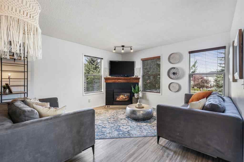 MLS® A2260862 - 3720 Douglas Ridge Way SE in Douglasdale/Glen Calgary, Residential