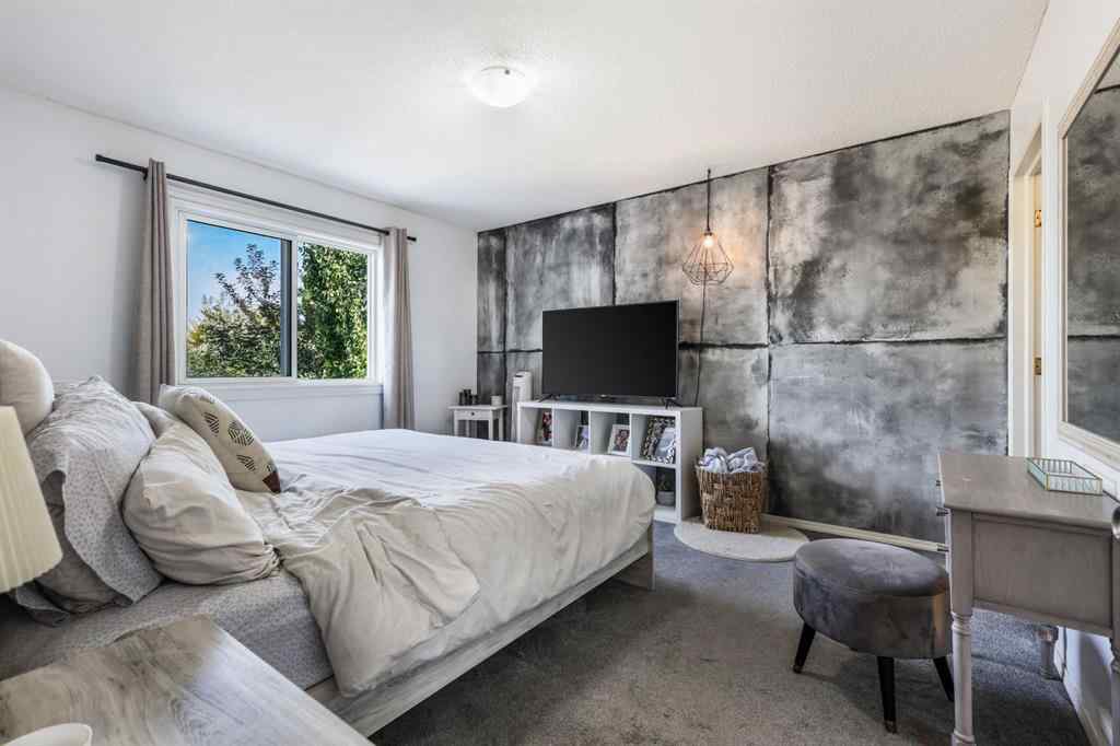 MLS® A2260862 - 3720 Douglas Ridge Way SE in Douglasdale/Glen Calgary, Residential