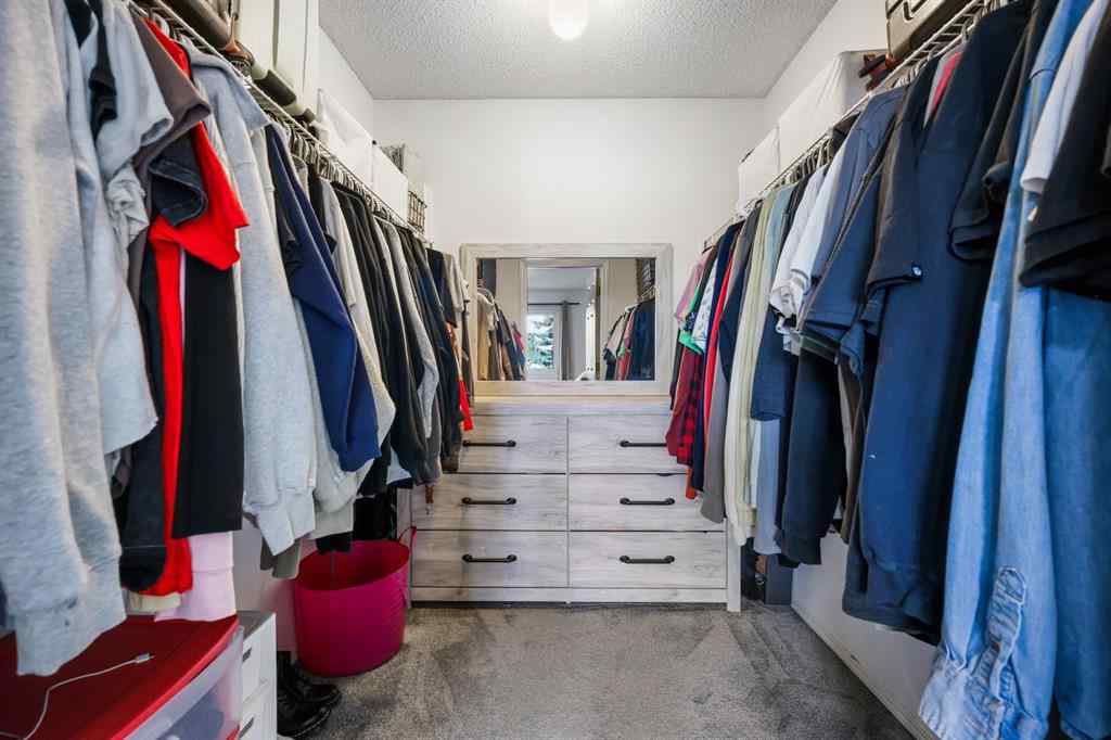 MLS® A2260862 - 3720 Douglas Ridge Way SE in Douglasdale/Glen Calgary, Residential