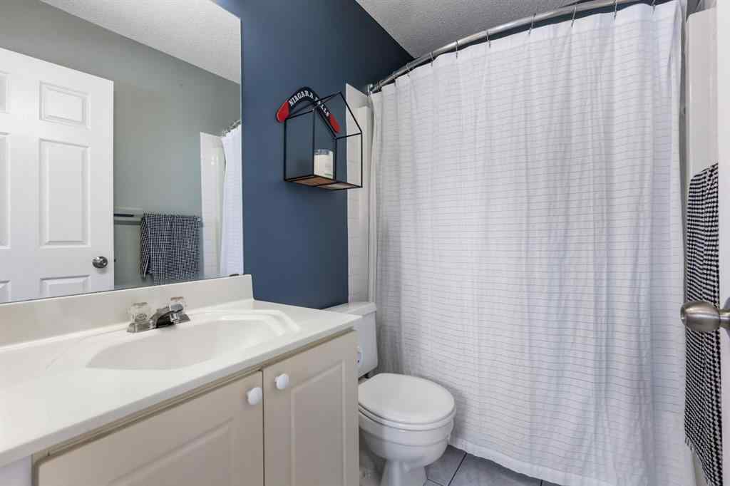 MLS® A2260862 - 3720 Douglas Ridge Way SE in Douglasdale/Glen Calgary, Residential