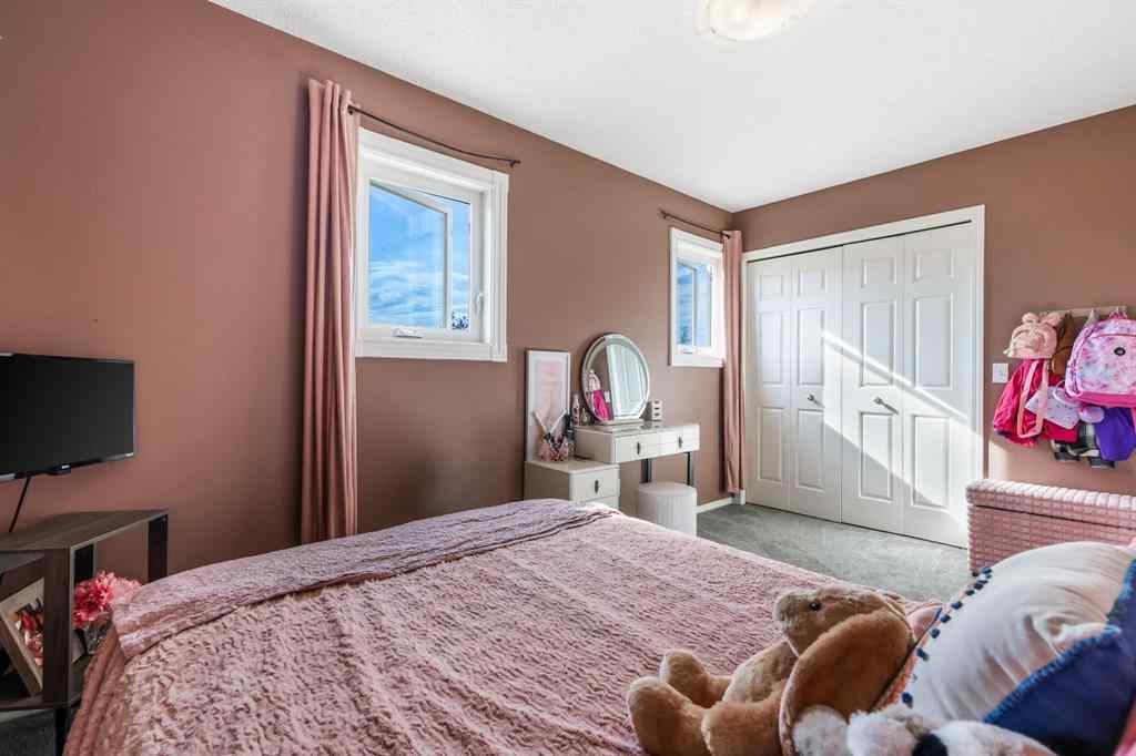 MLS® A2260862 - 3720 Douglas Ridge Way SE in Douglasdale/Glen Calgary, Residential