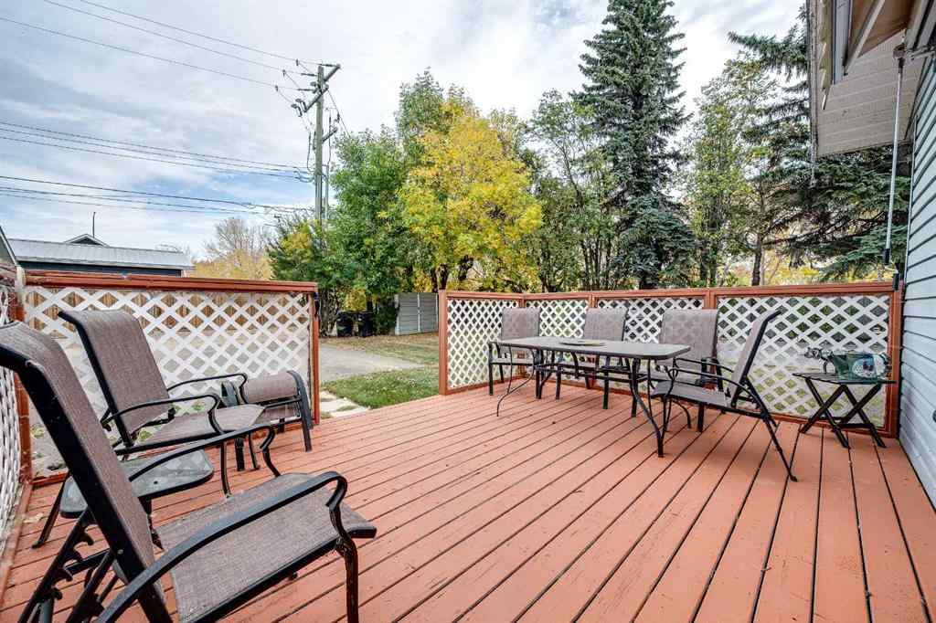 MLS® A2260868 - 5005 43 Street W in Cottage Area Sylvan Lake, Residential