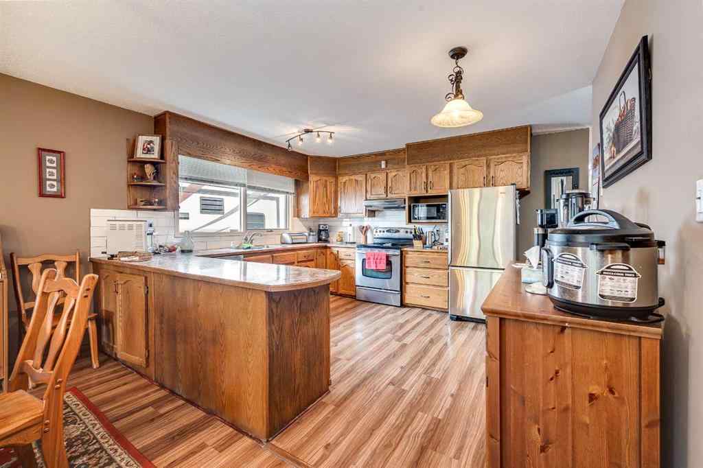 MLS® A2260868 - 5005 43 Street W in Cottage Area Sylvan Lake, Residential