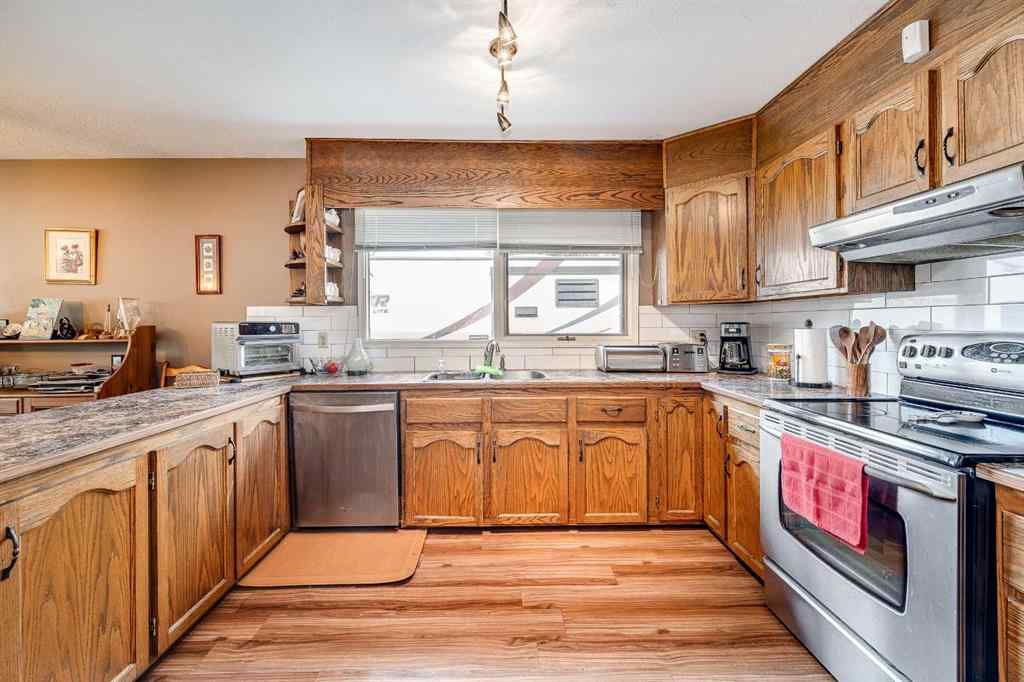 MLS® A2260868 - 5005 43 Street W in Cottage Area Sylvan Lake, Residential