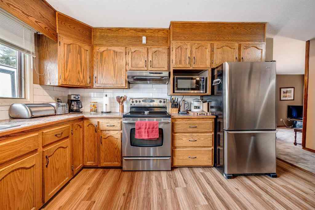 MLS® A2260868 - 5005 43 Street W in Cottage Area Sylvan Lake, Residential