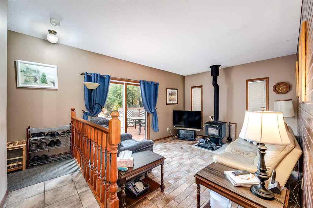 MLS® A2260868 - 5005 43 Street W in Cottage Area Sylvan Lake, Residential