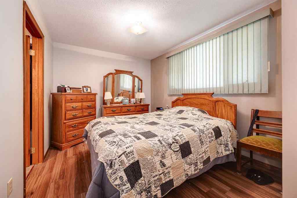 MLS® A2260868 - 5005 43 Street W in Cottage Area Sylvan Lake, Residential
