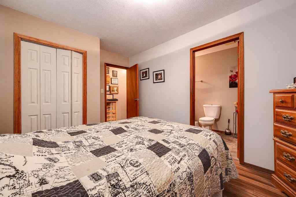 MLS® A2260868 - 5005 43 Street W in Cottage Area Sylvan Lake, Residential