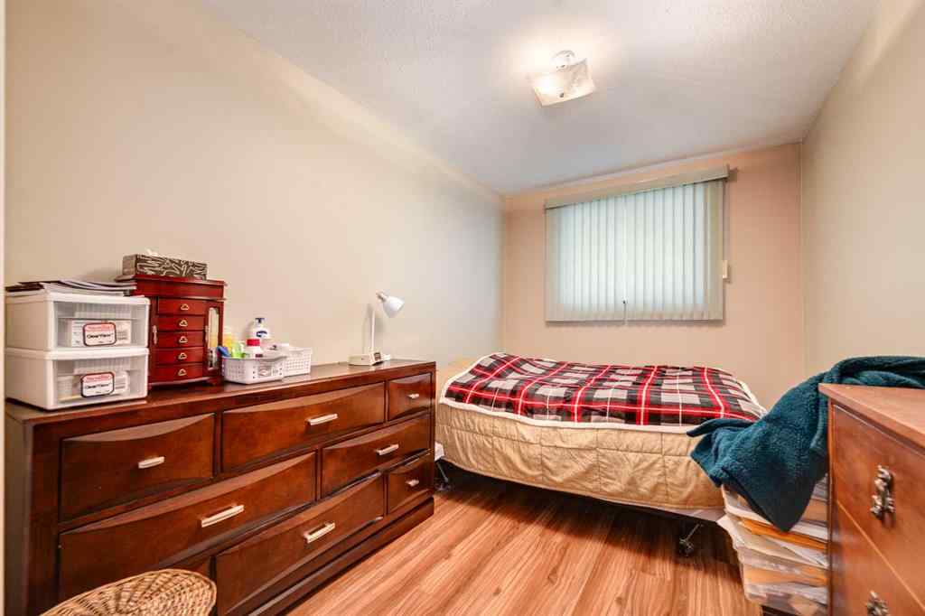 MLS® A2260868 - 5005 43 Street W in Cottage Area Sylvan Lake, Residential