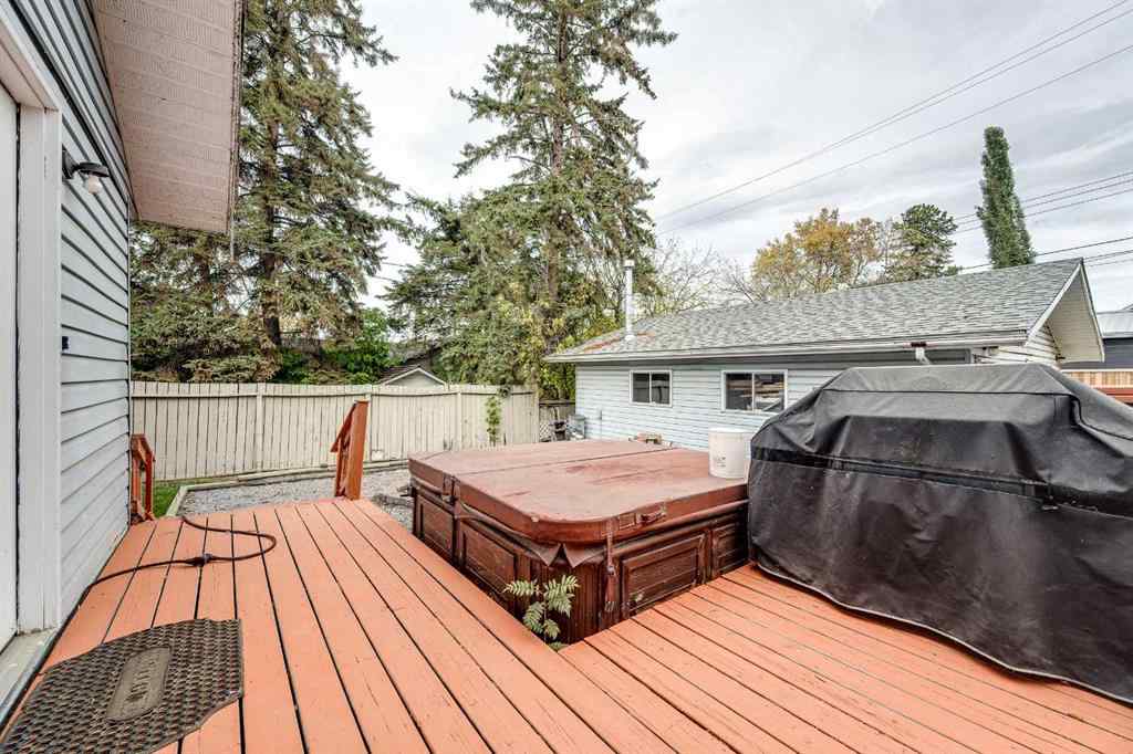 MLS® A2260868 - 5005 43 Street W in Cottage Area Sylvan Lake, Residential