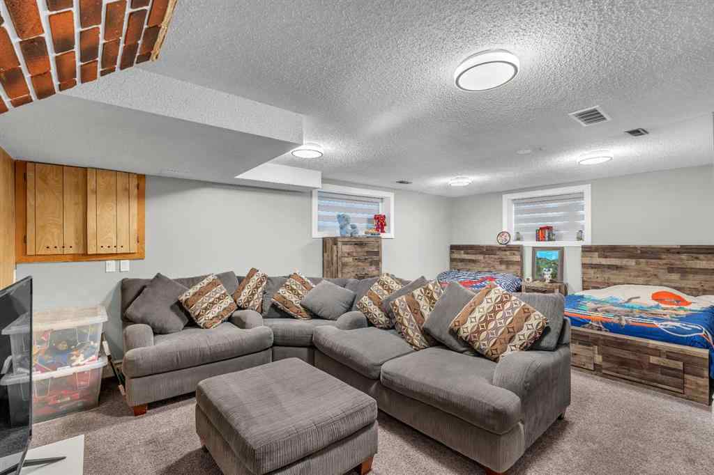 MLS® A2260880 - 351 Templevale Place NE in Temple Calgary, Residential