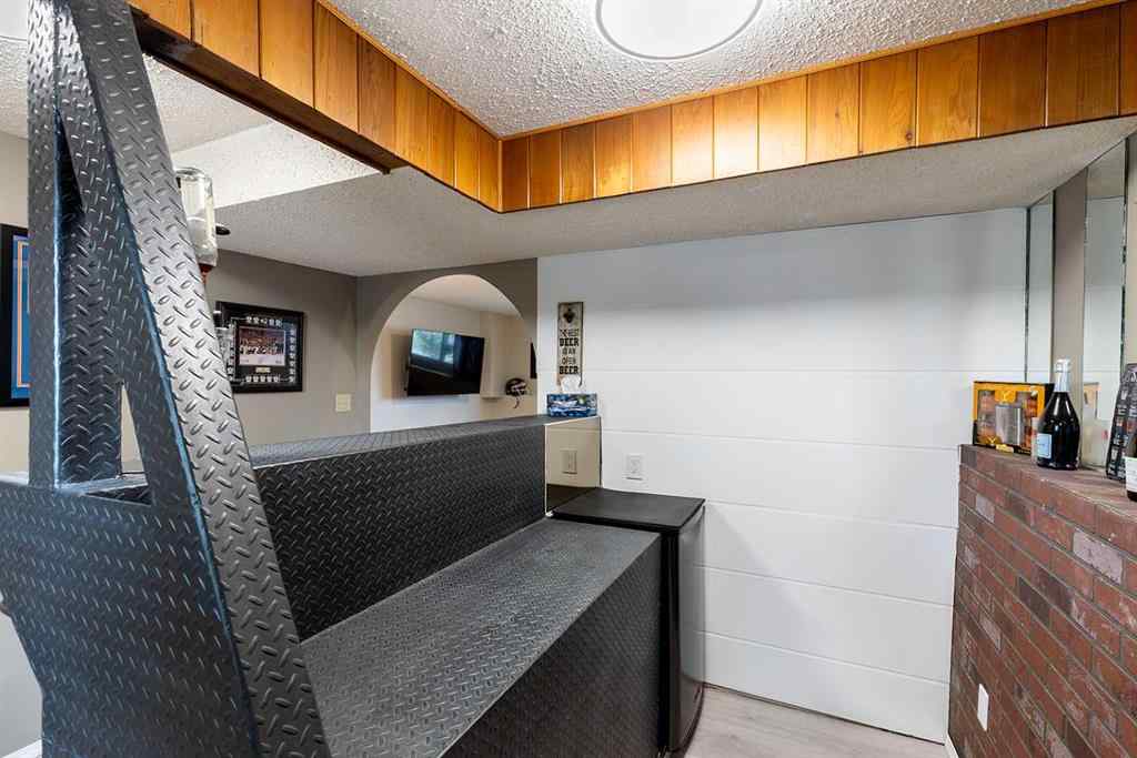 MLS® A2260921 - 32 Cocks Way SE in Southview-Park Meadows Medicine Hat, Residential