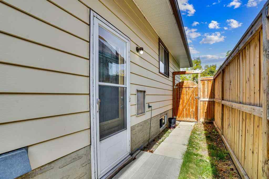 MLS® A2260942 - 403 72 Avenue NE in Huntington Hills Calgary, Residential