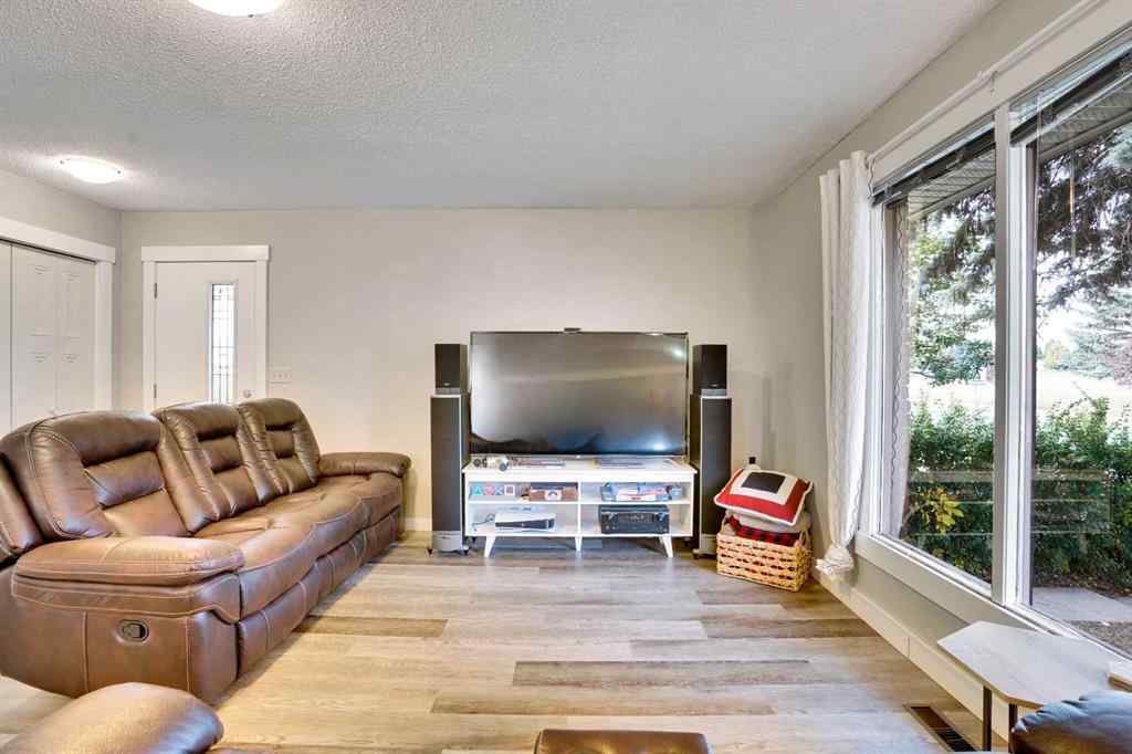 MLS® A2260942 - 403 72 Avenue NE in Huntington Hills Calgary, Residential