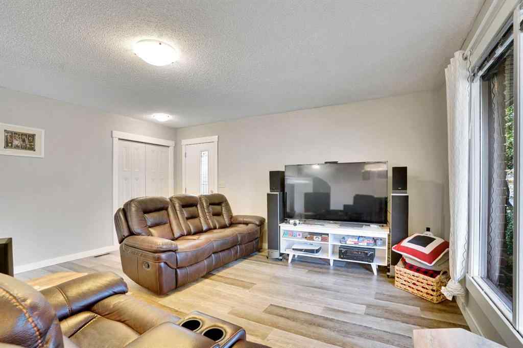 MLS® A2260942 - 403 72 Avenue NE in Huntington Hills Calgary, Residential