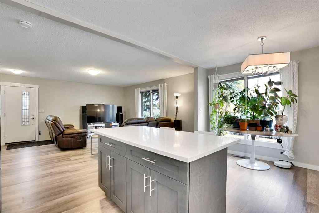 MLS® A2260942 - 403 72 Avenue NE in Huntington Hills Calgary, Residential