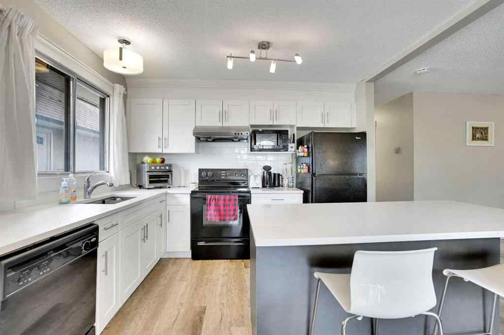 MLS® A2260942 - 403 72 Avenue NE in Huntington Hills Calgary, Residential