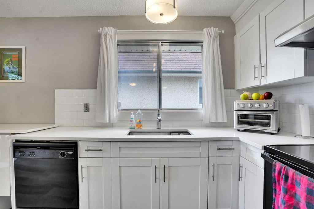 MLS® A2260942 - 403 72 Avenue NE in Huntington Hills Calgary, Residential