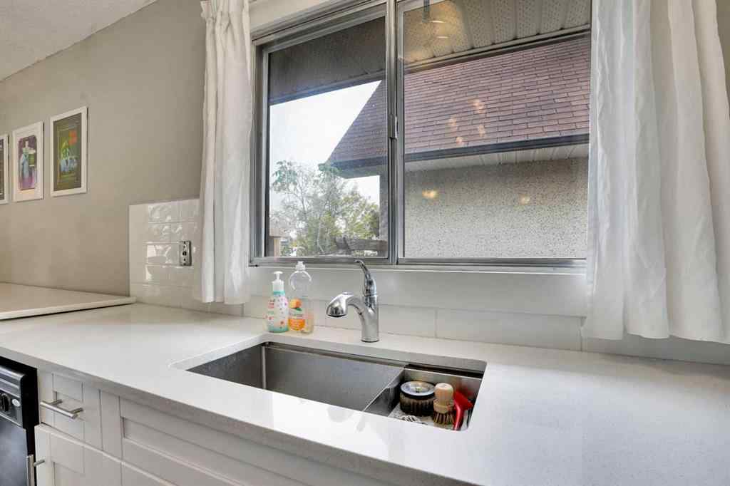 MLS® A2260942 - 403 72 Avenue NE in Huntington Hills Calgary, Residential